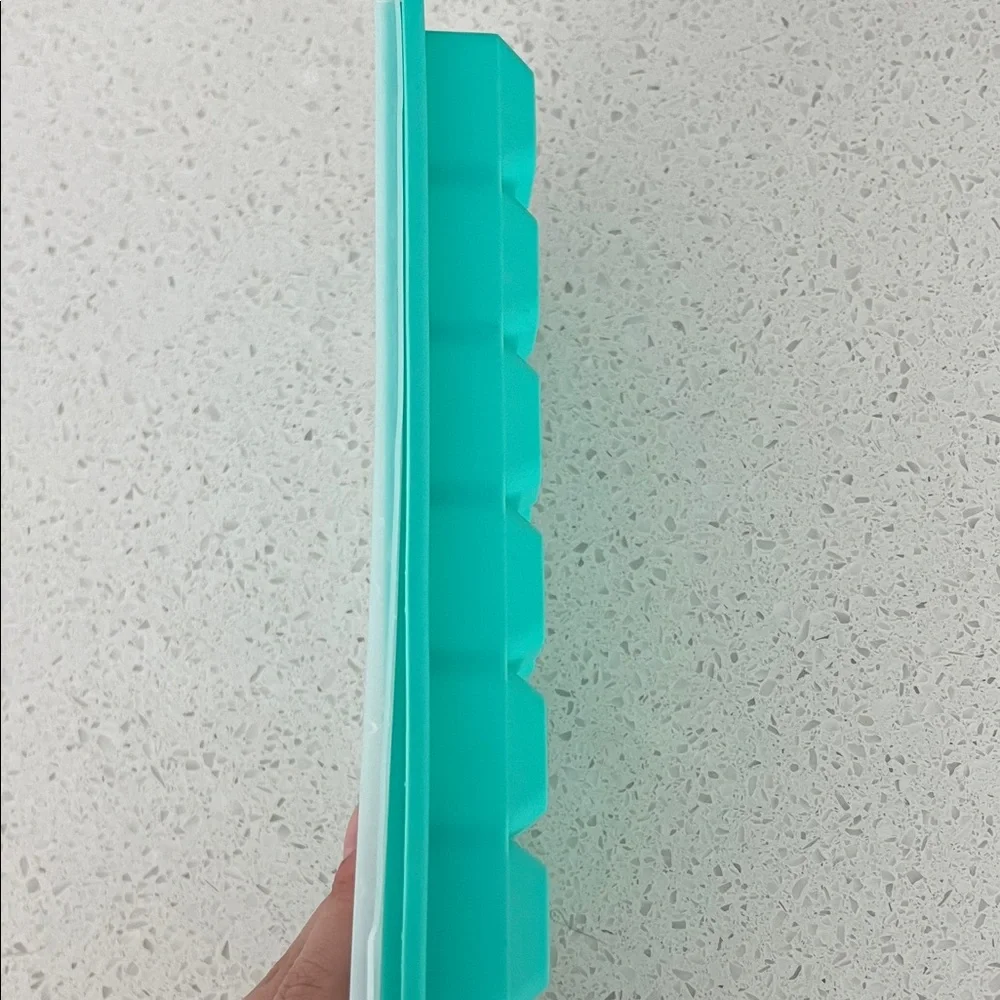 Ice Cube Tray with Lid - Green